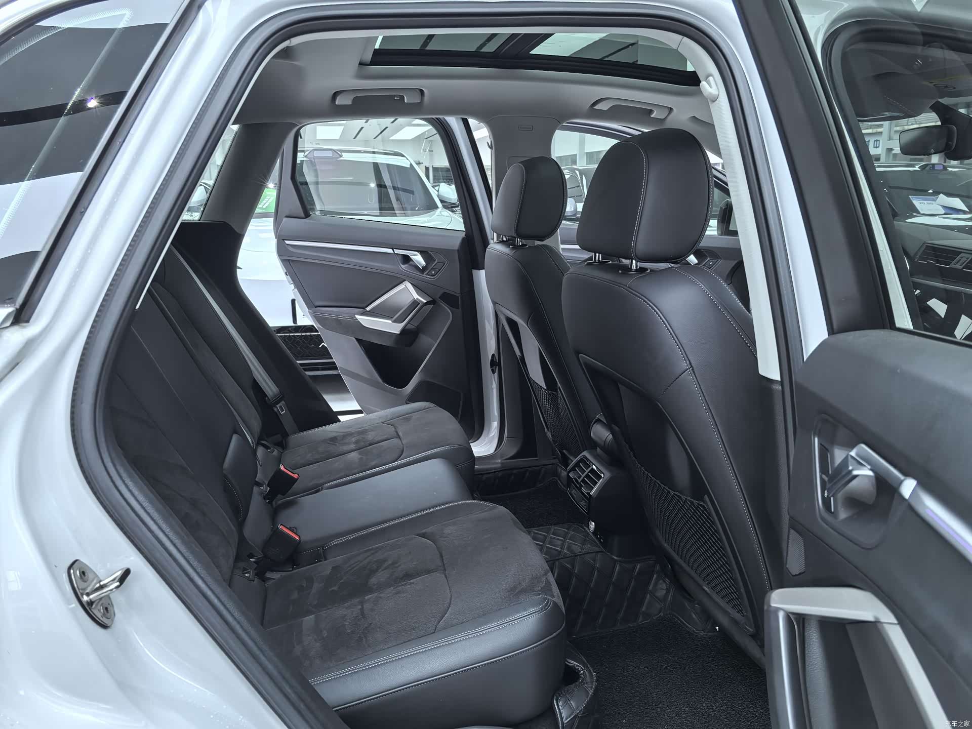 Audi Q3, 2022 10