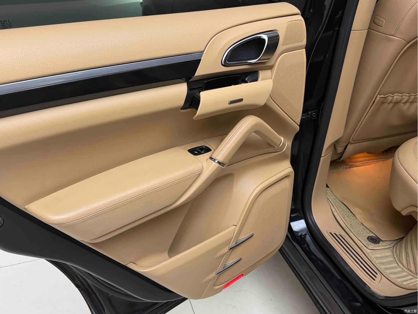 Porsche Cayenne, 2011 11