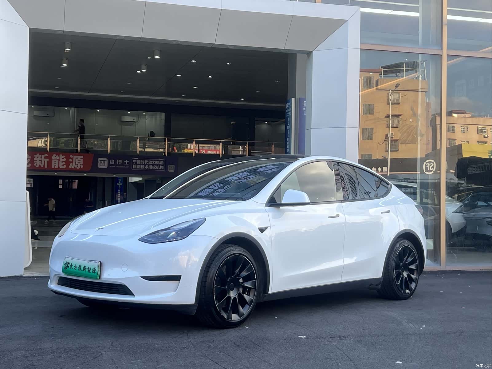 Tesla Model Y, 2023 1