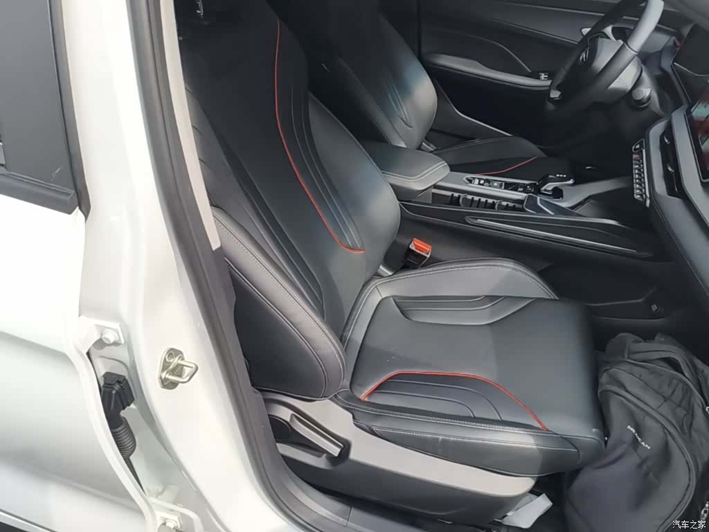 Geely Binray, 2025 20
