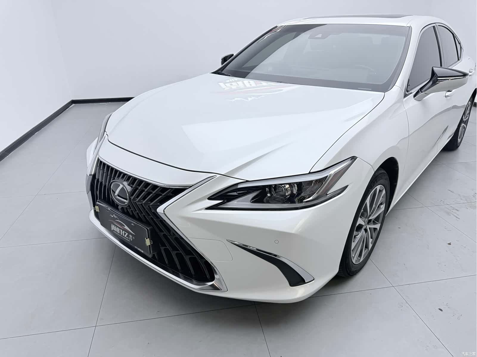 Lexus ES, 2024 10
