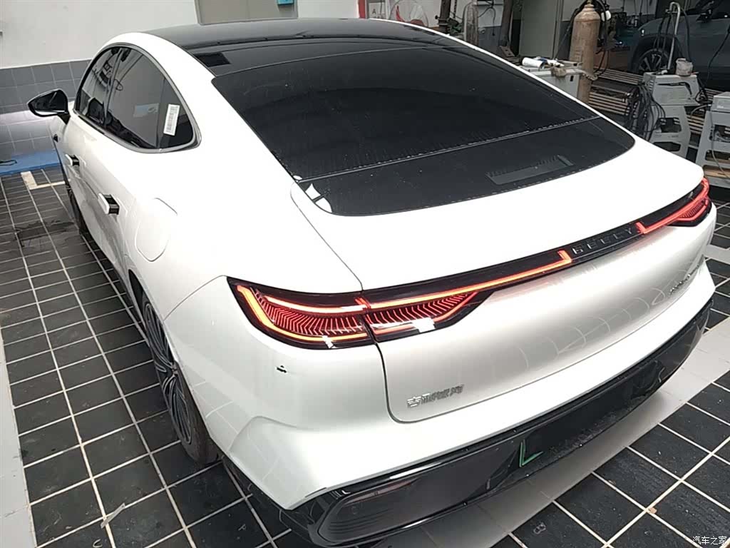 Geely 8, 2025 все фото