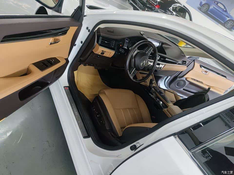 Lexus ES, 2018 4