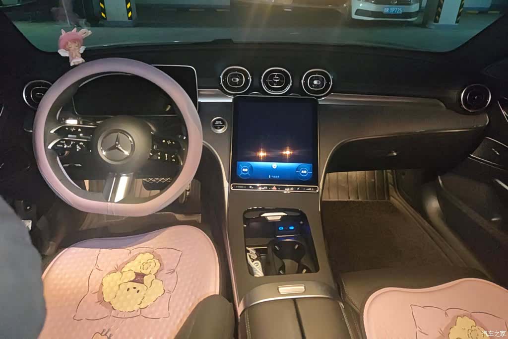 Mercedes-Benz C-Class, 2026 12