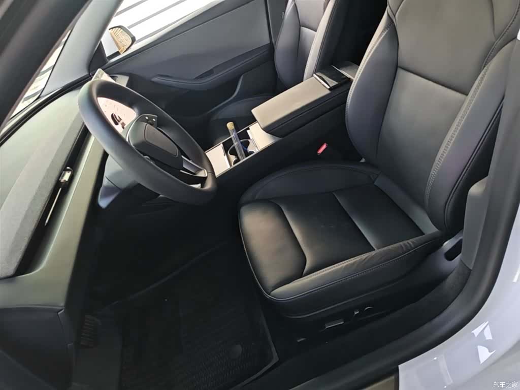 Tesla Model 3, 2025 15