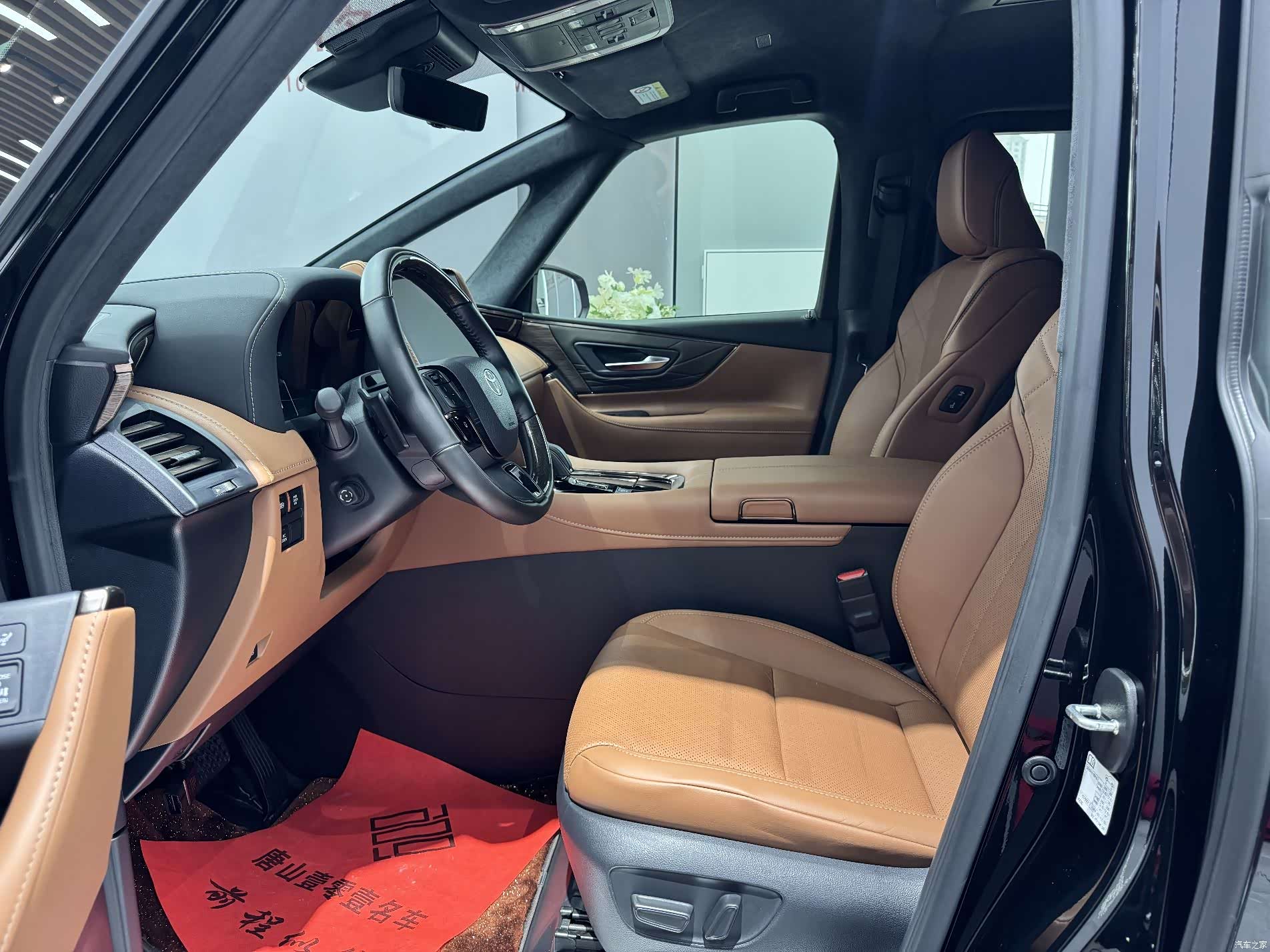 Toyota Alphard, 2025 11