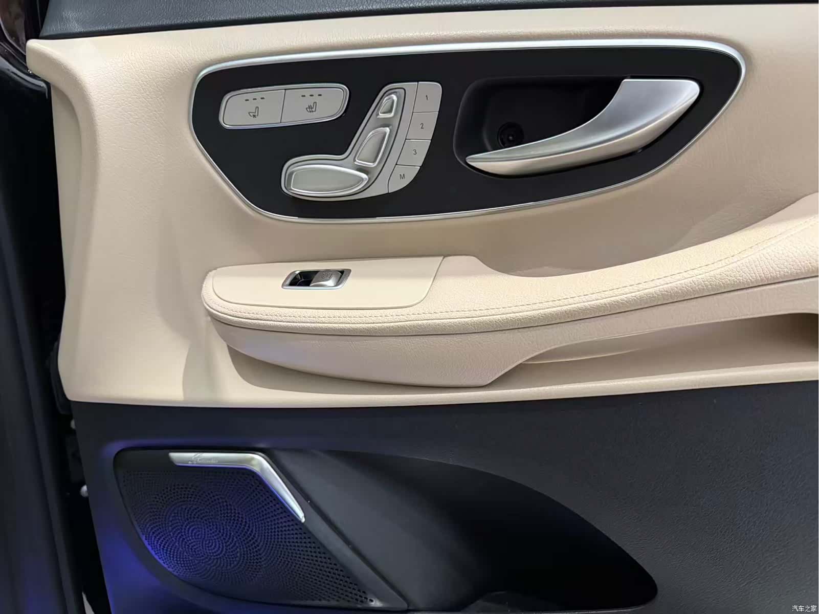 Mercedes-Benz V-Class, 2023 10