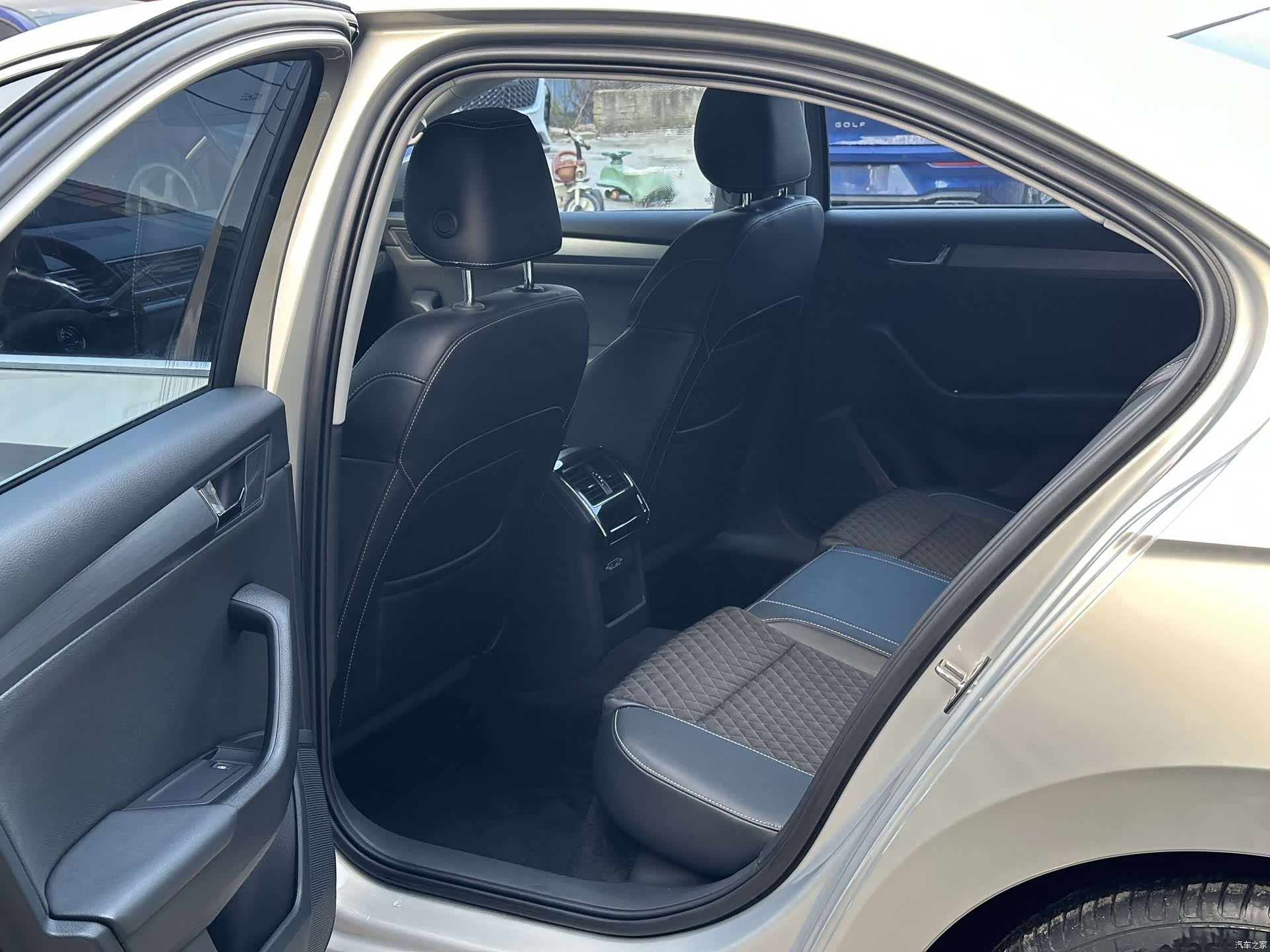 Skoda Superb, 2019 8