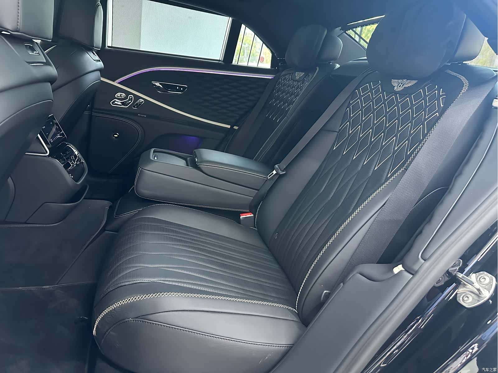 Bentley Flying Spur, 2022 26