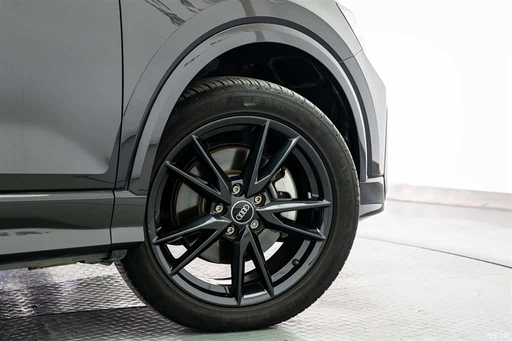 Audi Q2L, 2025 19