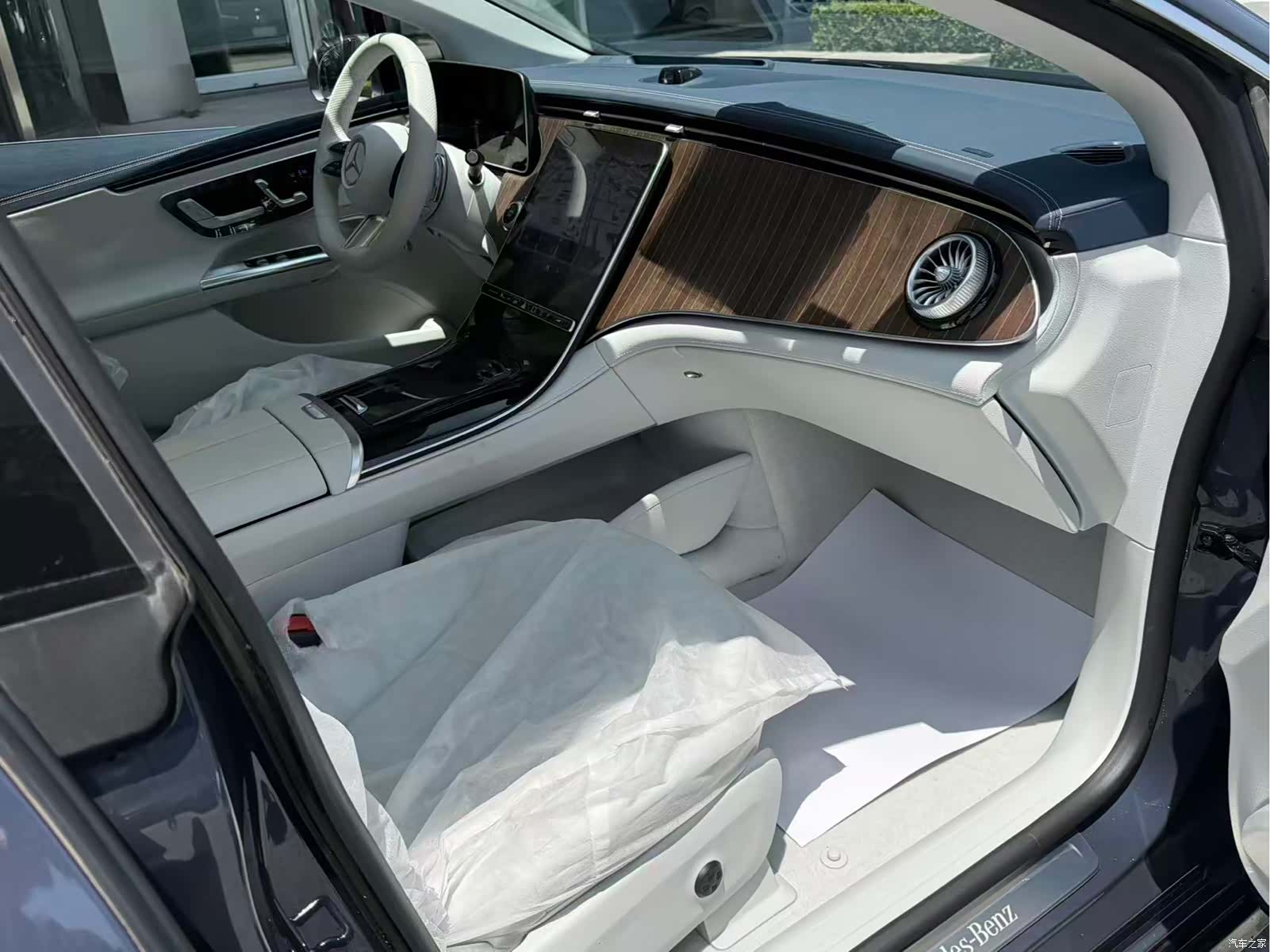 Mercedes-Benz EQE, 2025 6