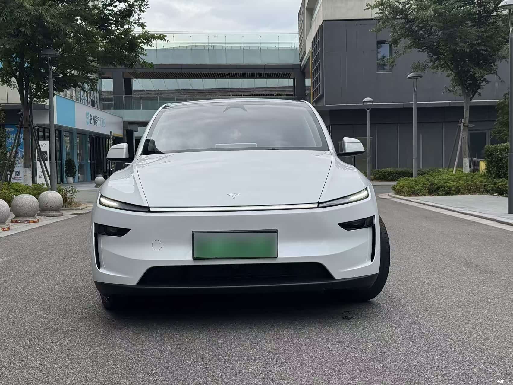 Tesla Model Y, 2025 2