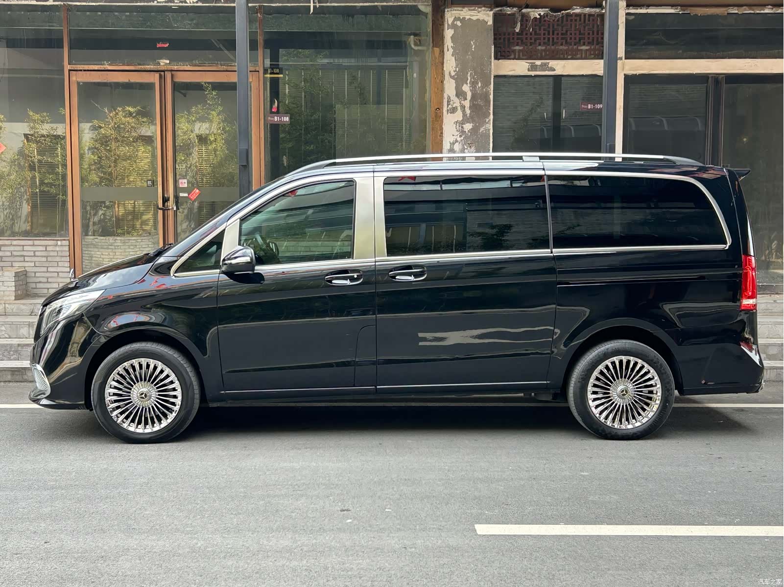 Mercedes-Benz V-Class, 2021 19