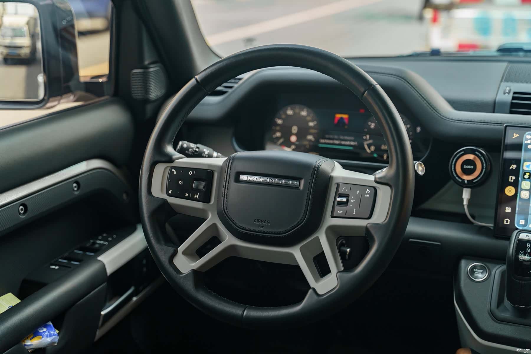 Land Rover Defender, 2023 13