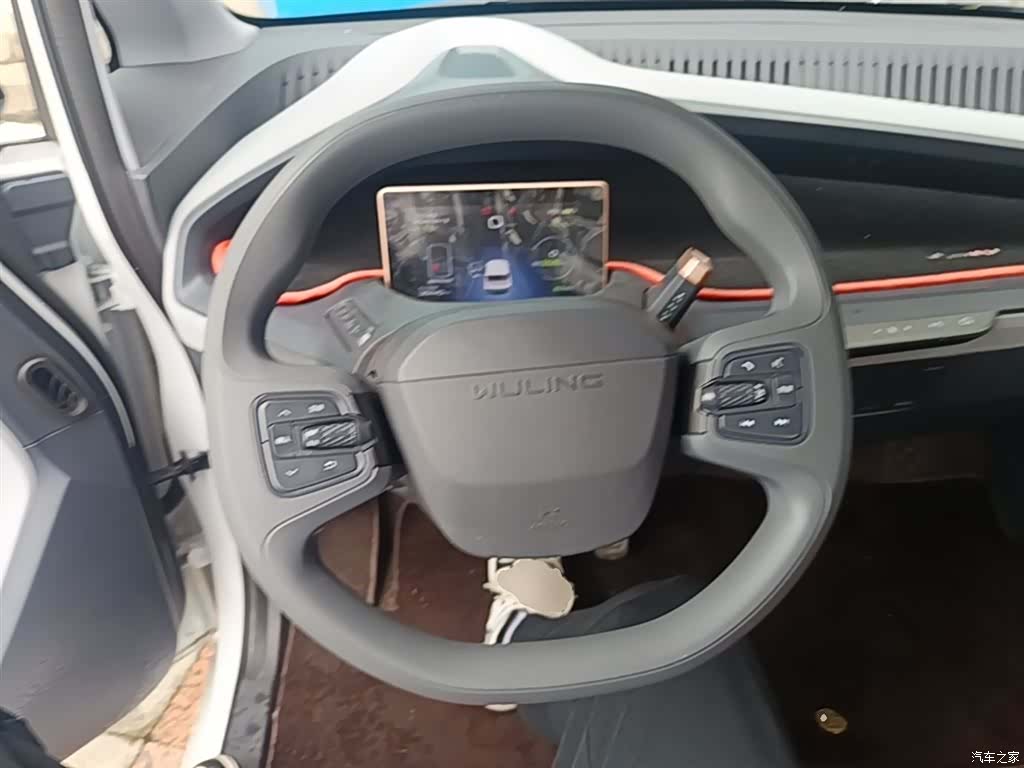 Wuling NanoEV, 2022 7