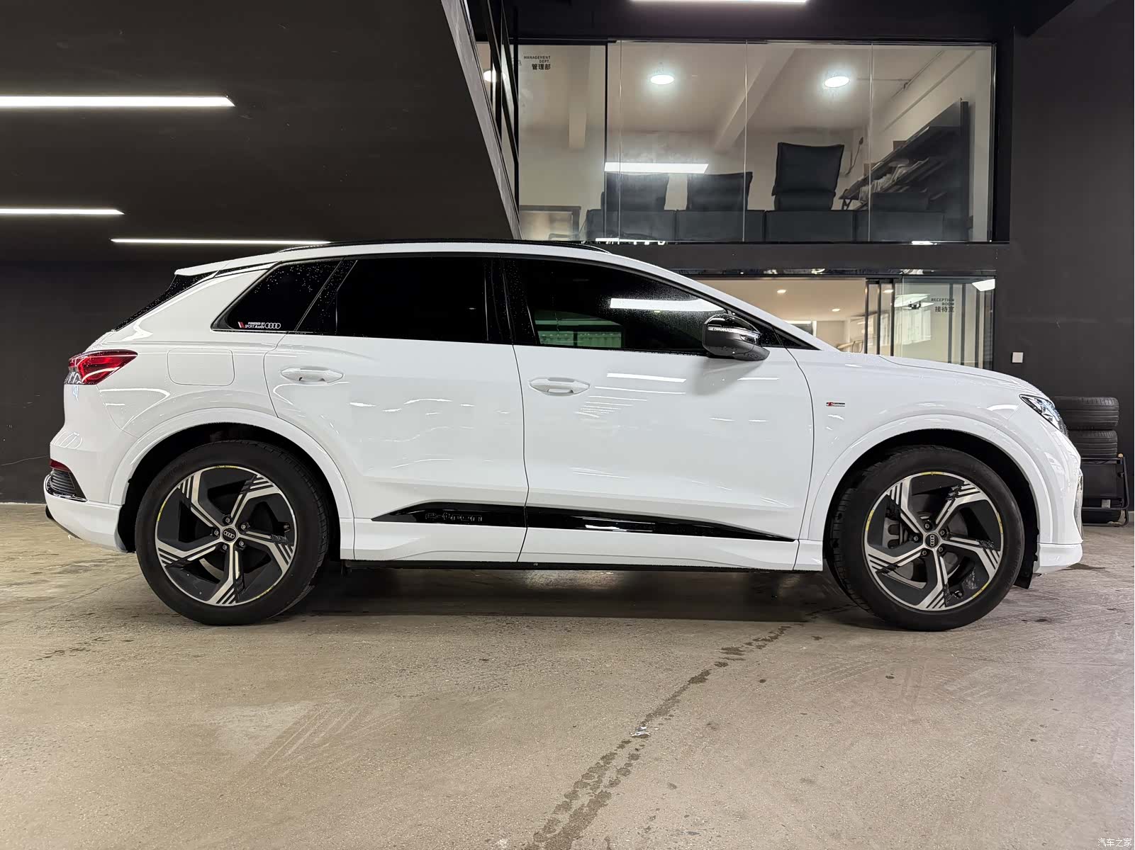 Audi Q4 e-tron, 2024 10