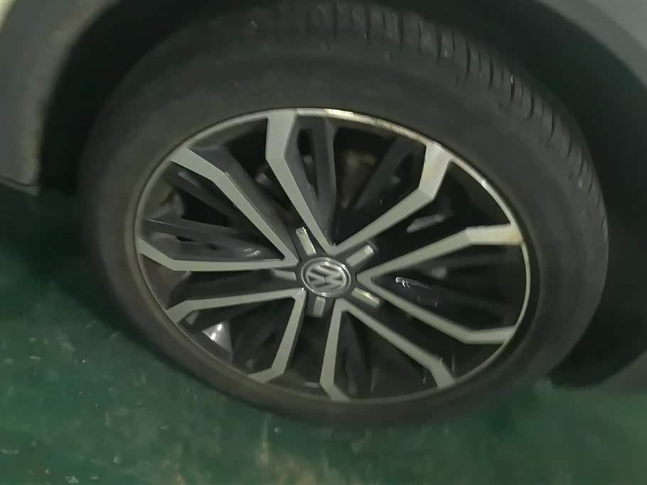 Volkswagen T-ROC exploring Songs