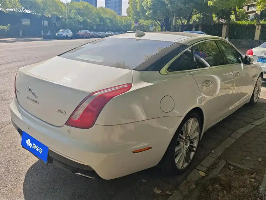Jaguar XJ