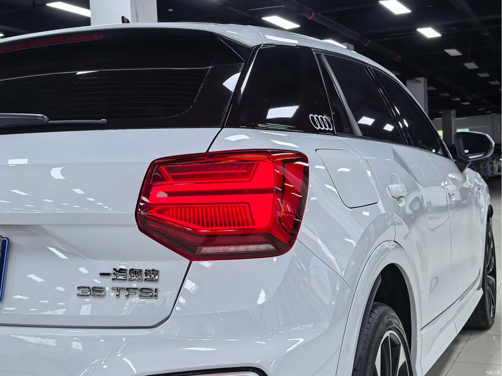Audi Q2L, 2023 все фото