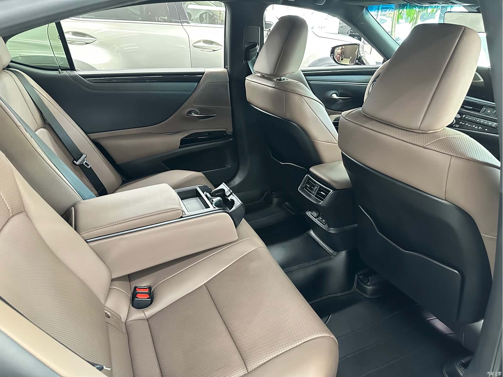 Lexus ES, 2023 16