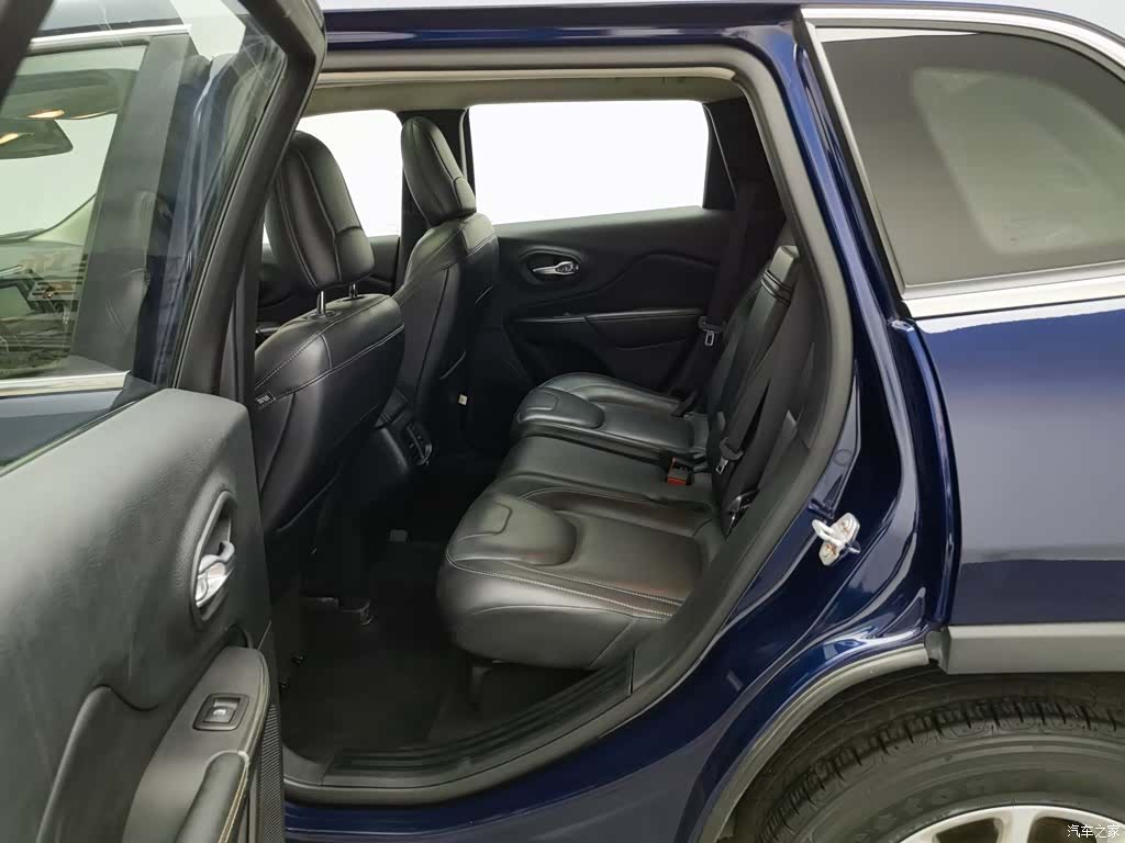 Jeep Cherokee, 2016 15
