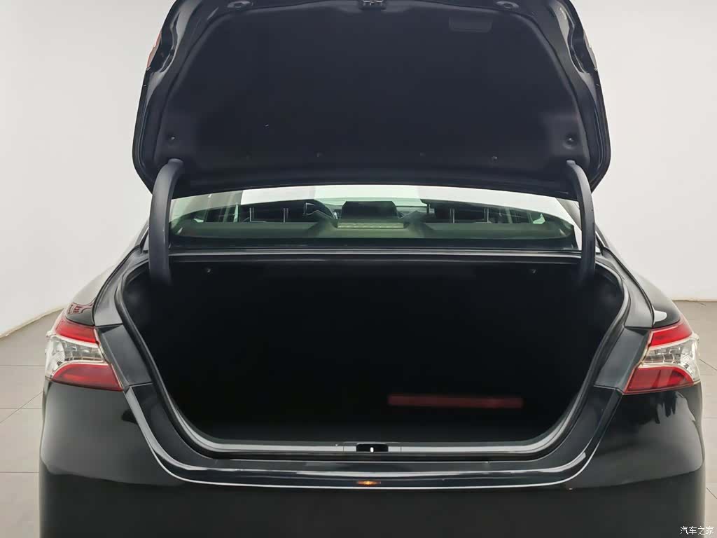 Toyota Camry, 2018 16