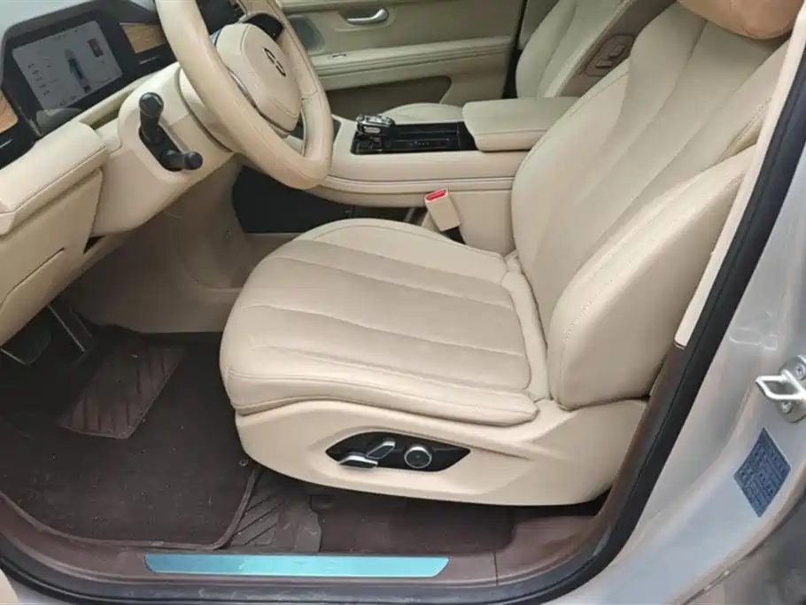 AITO Ask the world M7