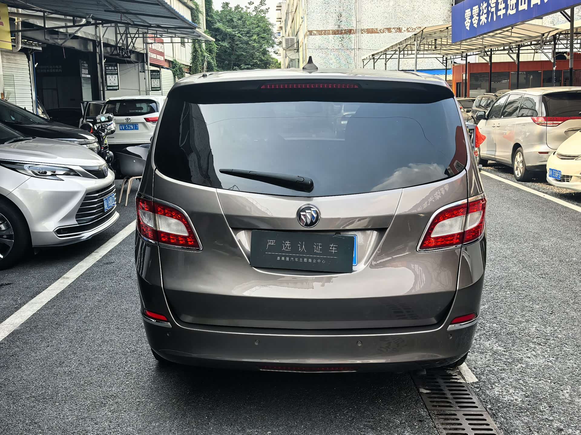 Buick GL8, 2013 4