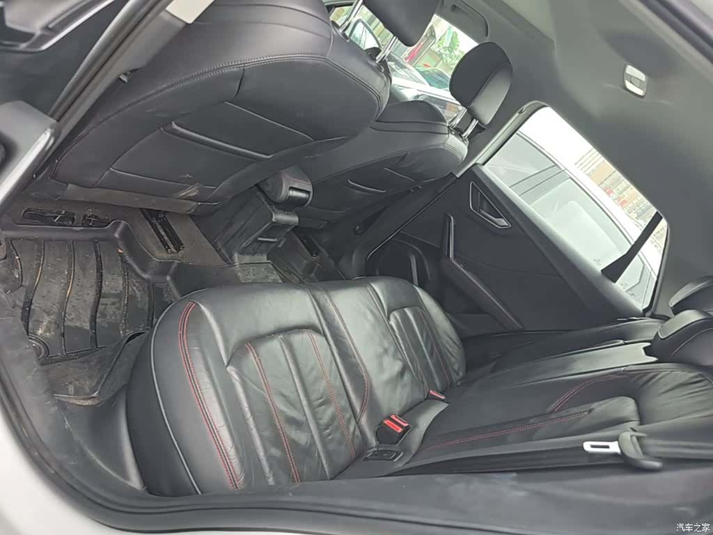 Audi Q2L, 2023 17