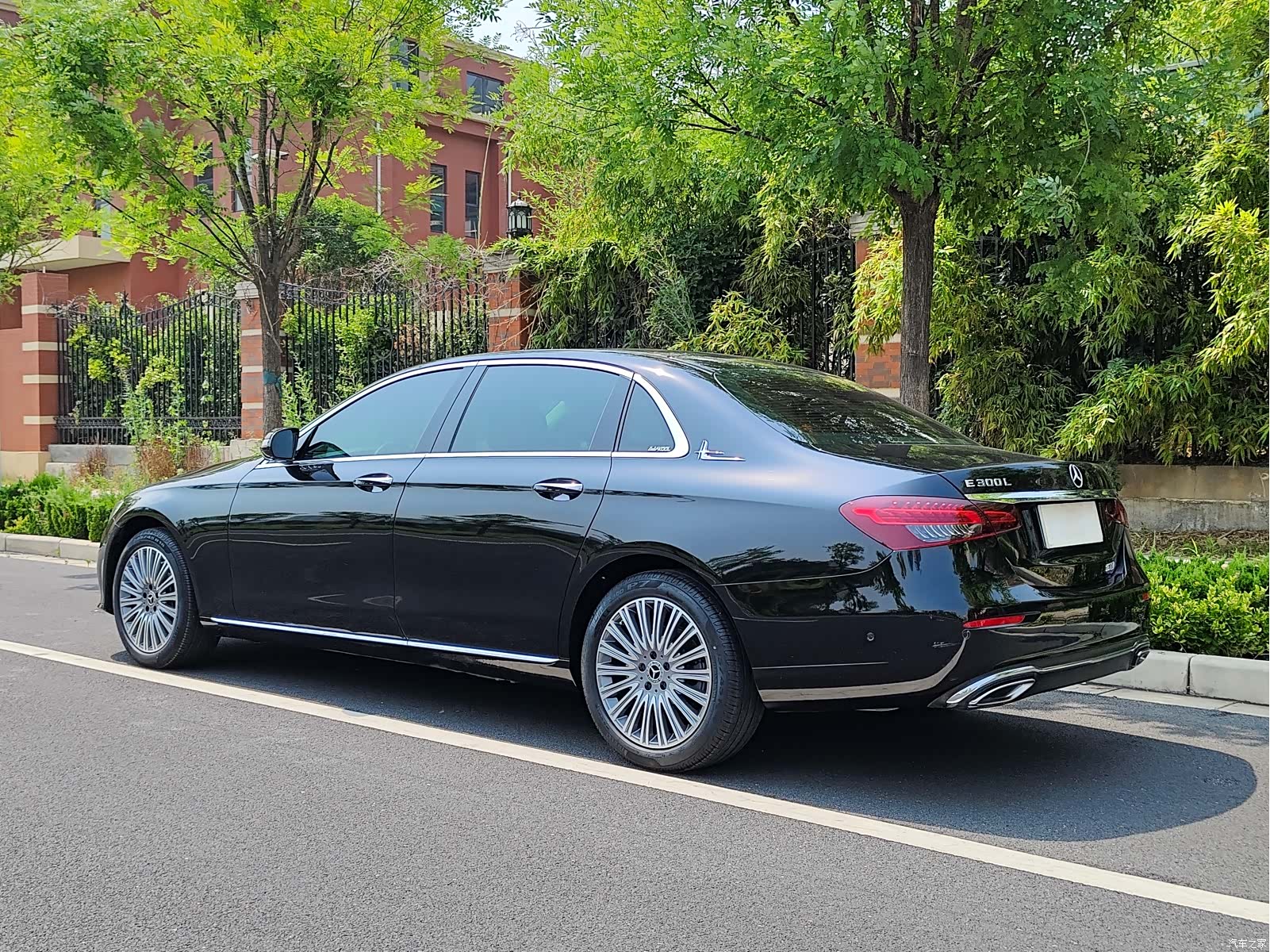 Mercedes-Benz E-Class, 2023 19