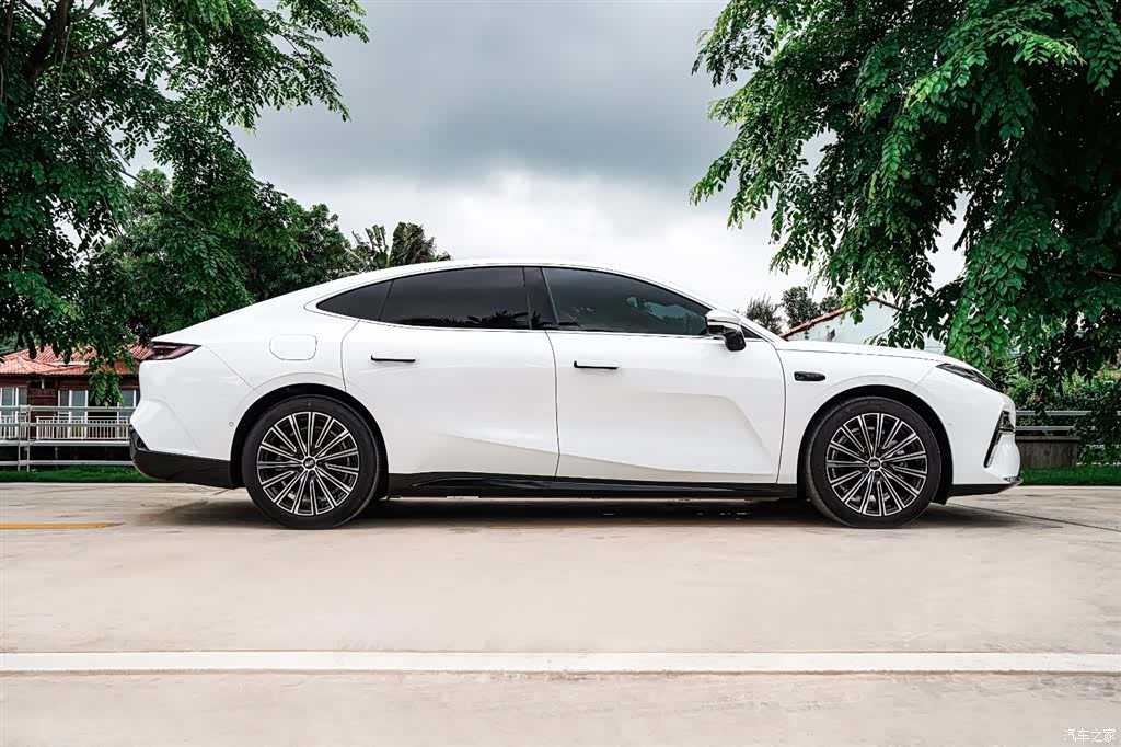 Geely 8, 2025 все фото