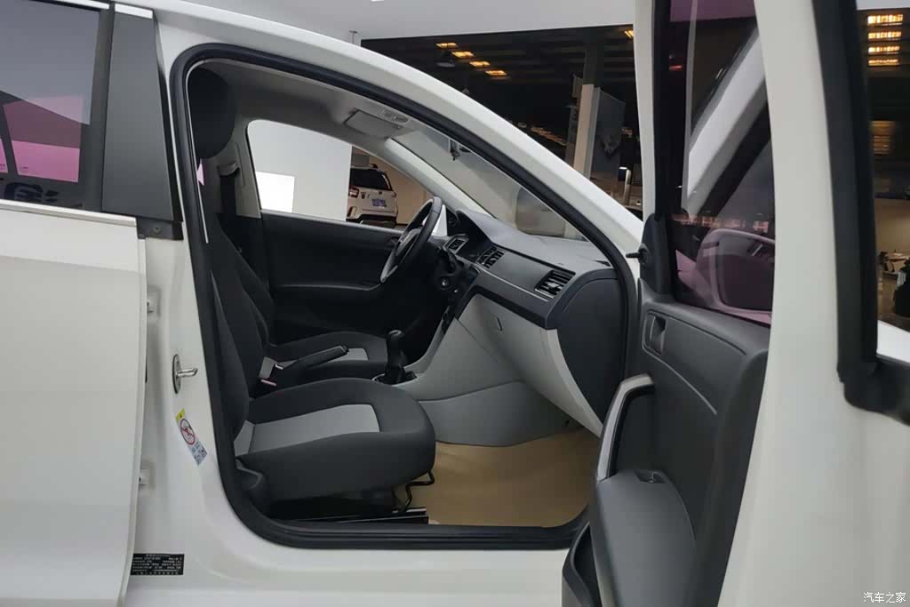 Skoda Rapid, 2016 8