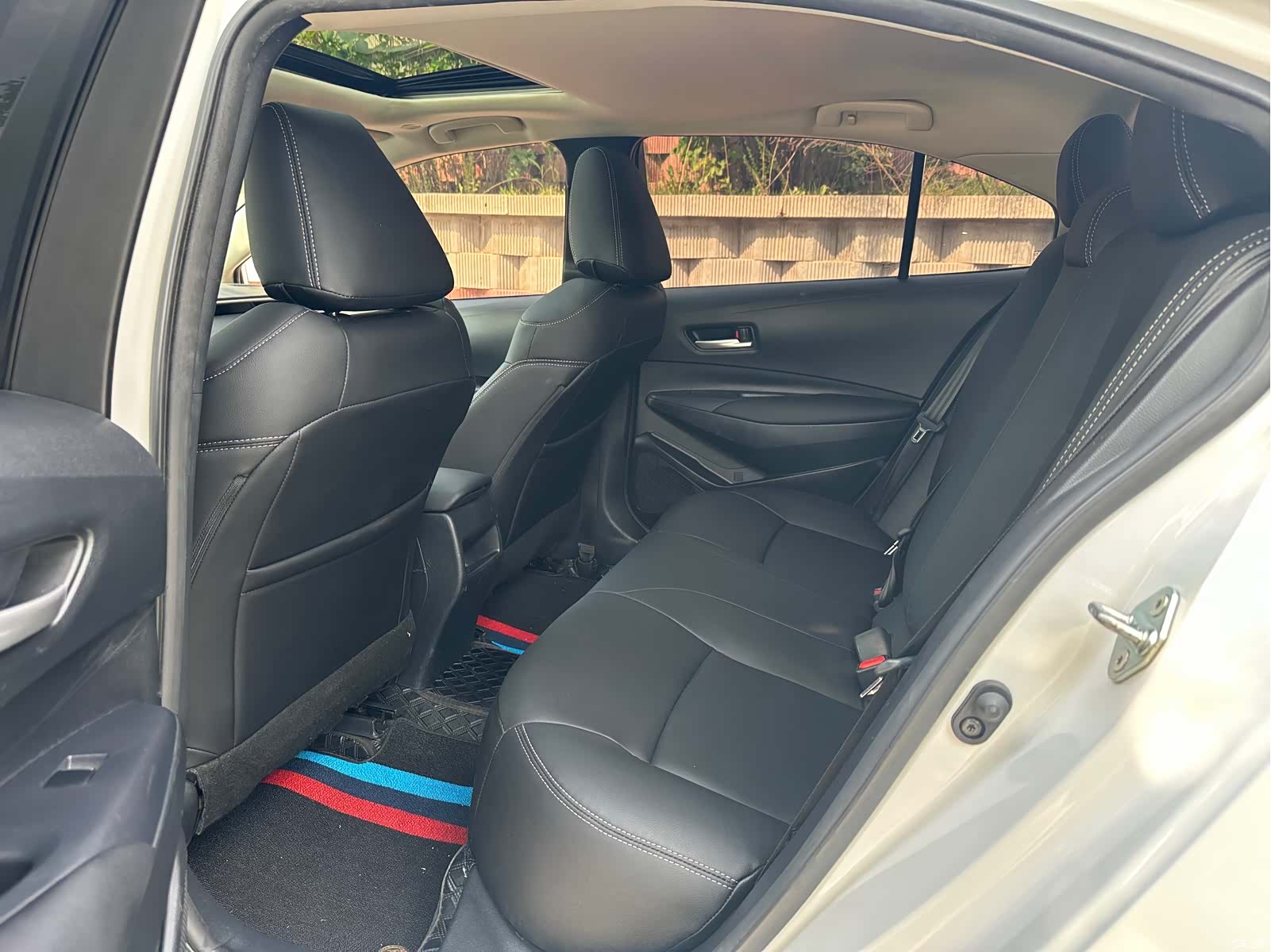 Toyota Corolla, 2023 все фото