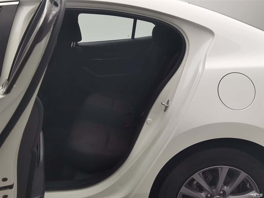 Mazda Mazda3, 2023 15