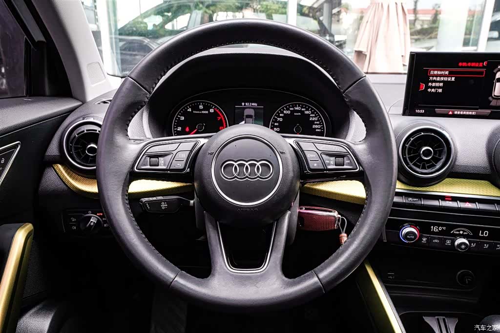 Audi Q2L, 2019 10