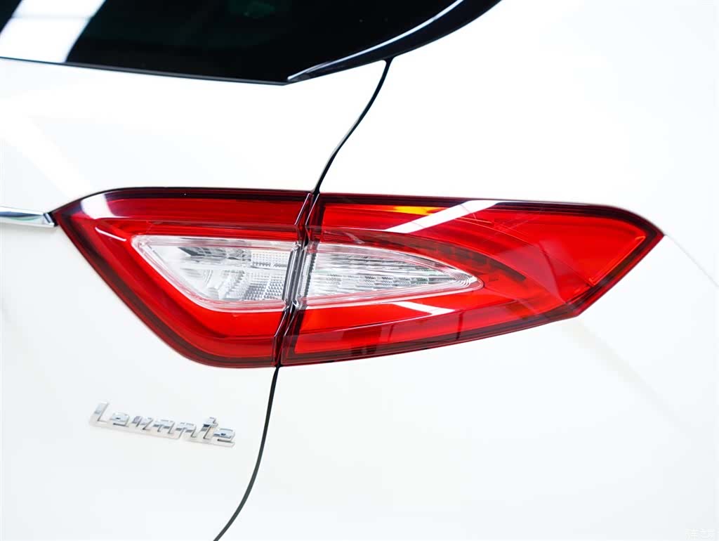 Maserati Levante, 2018 все фото