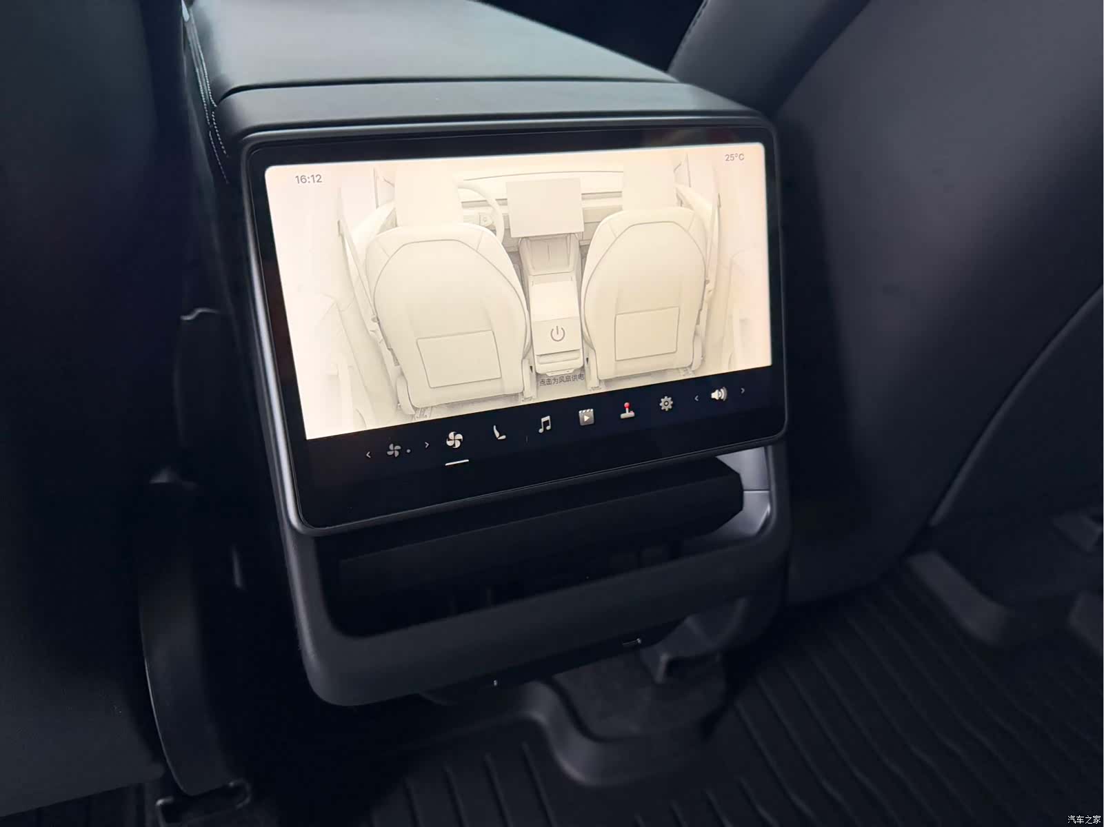 Tesla Model Y, 2025 12
