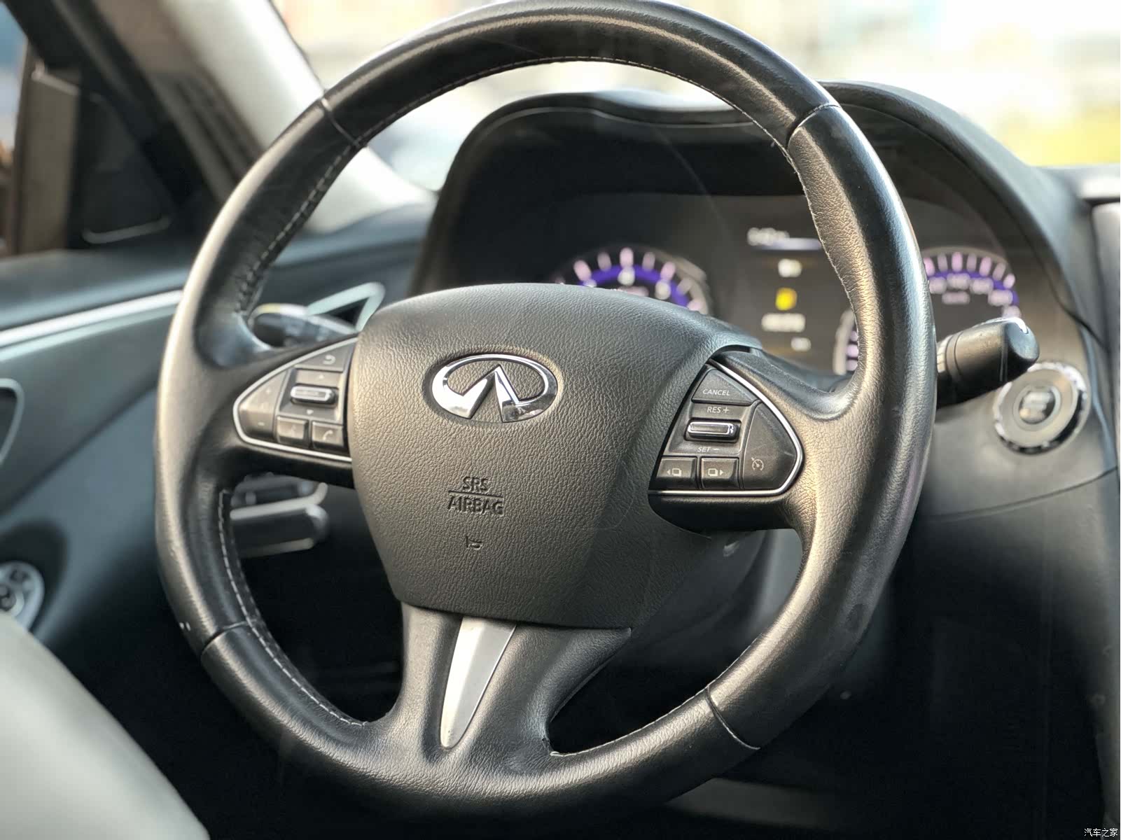 Infiniti Q50L, 2017 11