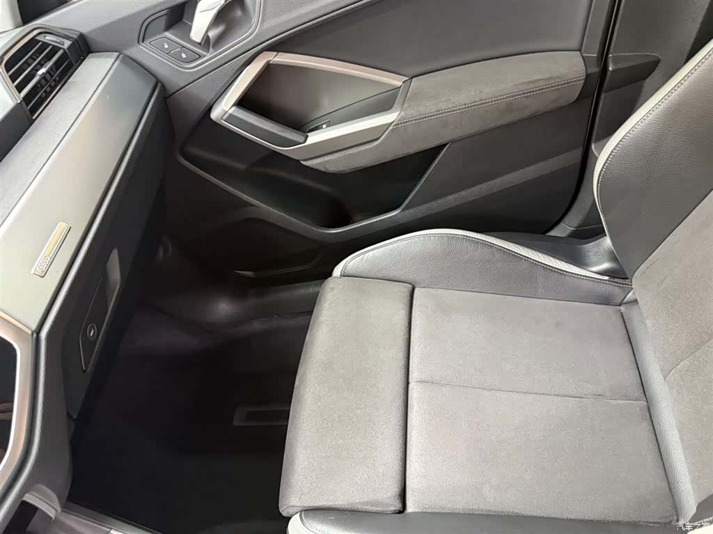 Audi Q3, 2023 13