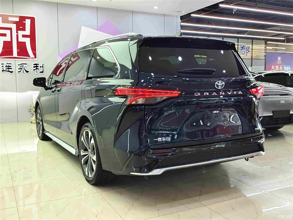 Toyota Granvia, 2023 4