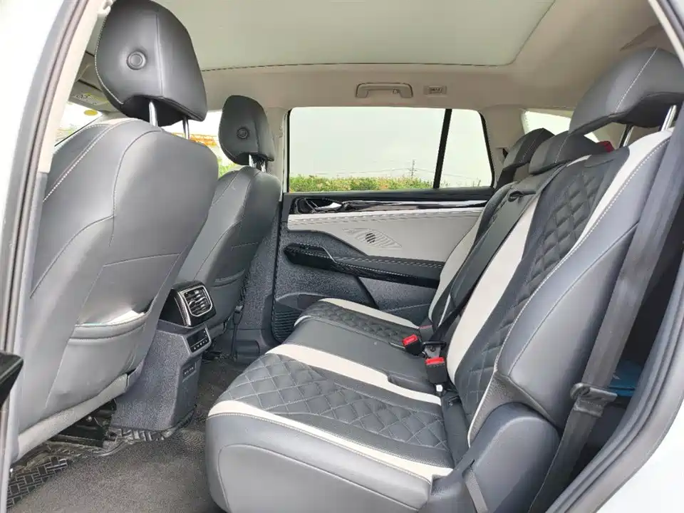 Volkswagen ID.6 CROZZ