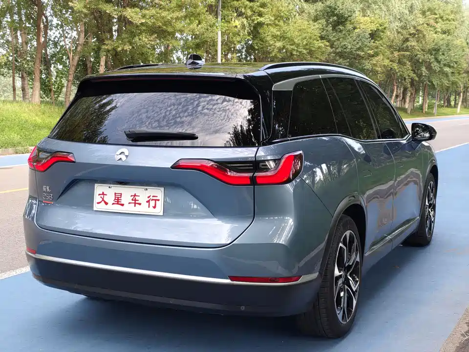 NIO ES8