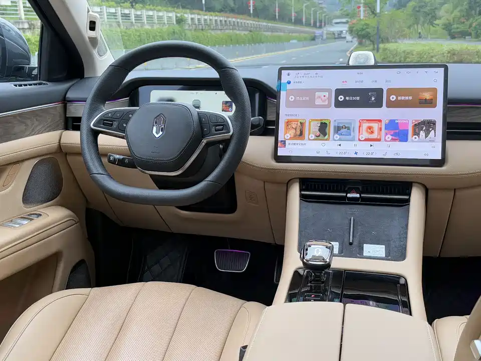 AITO Ask the world M7