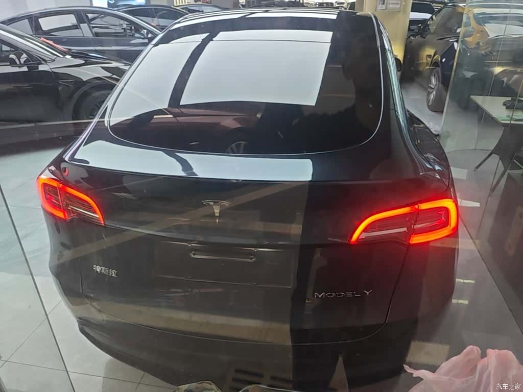 Tesla Model Y, 2023 6