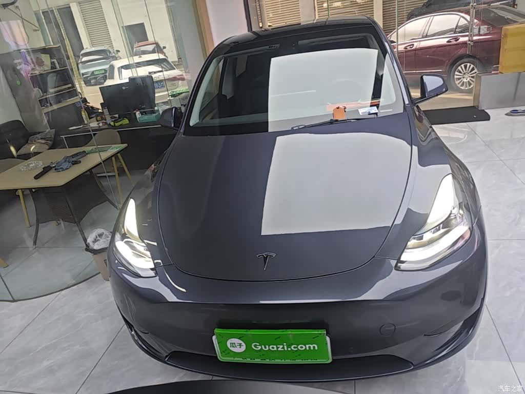 Tesla Model Y, 2023 3