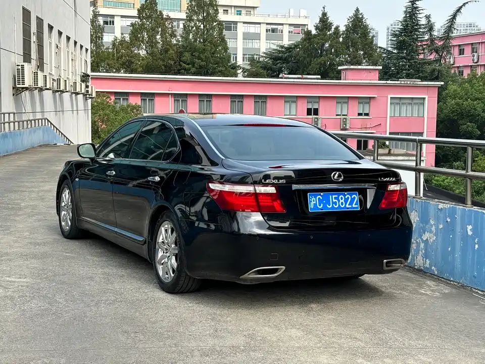 Lexus LS