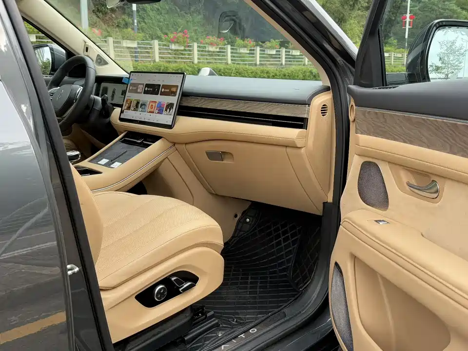 AITO Ask the world M7