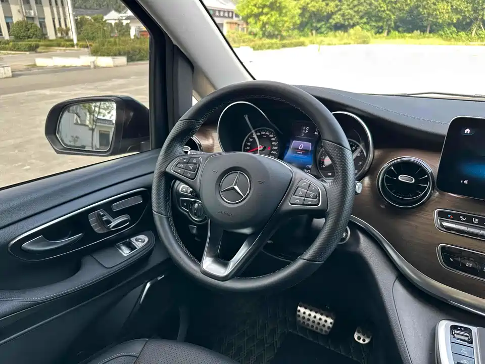 Mercedes-Benz V-class