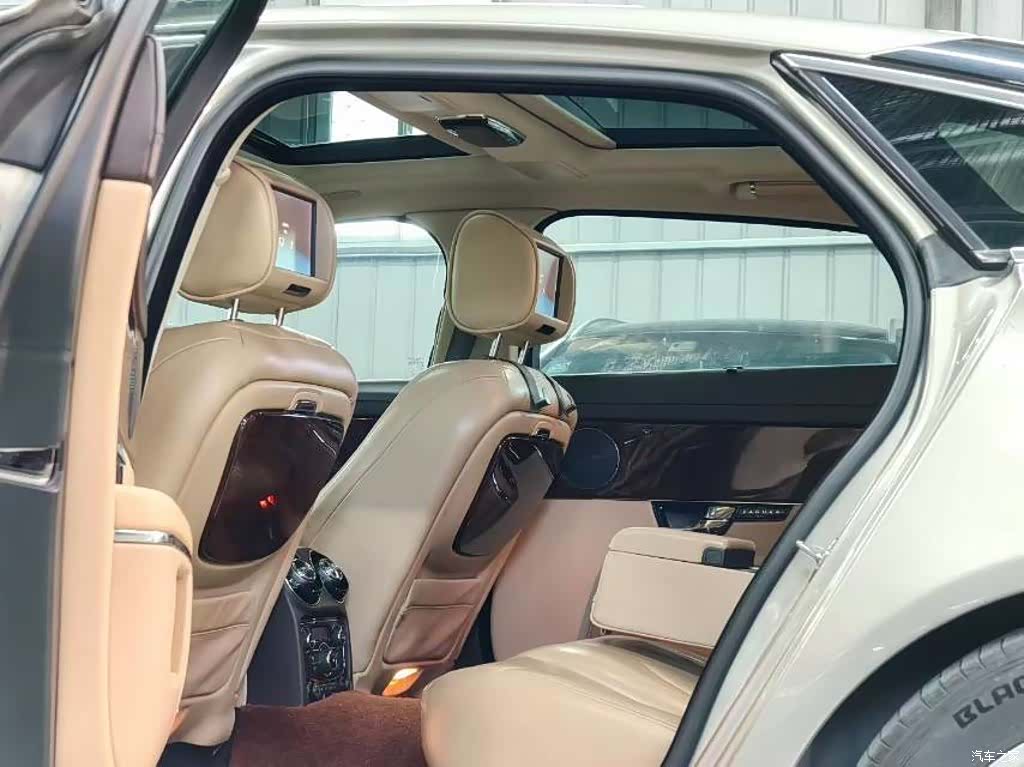 Jaguar XJ, 2012 9
