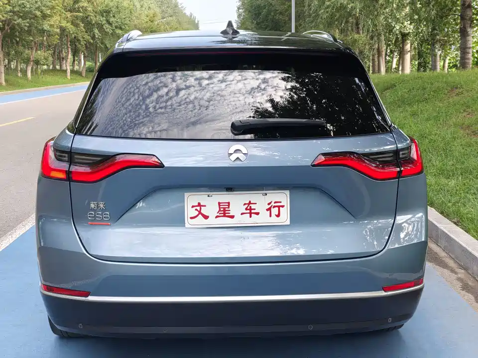 NIO ES8